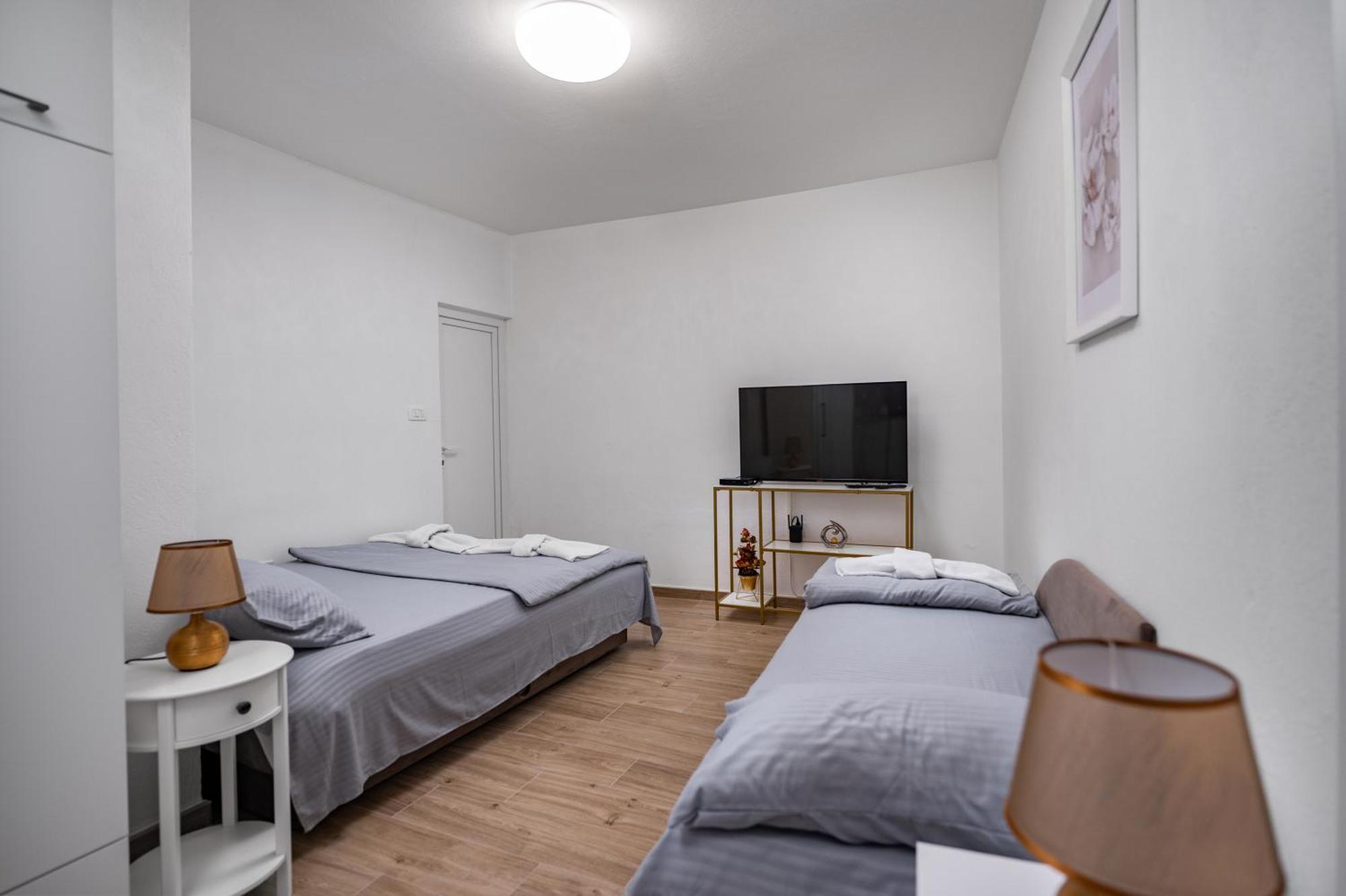 Apartmani Kaan Podgorica Esterno foto