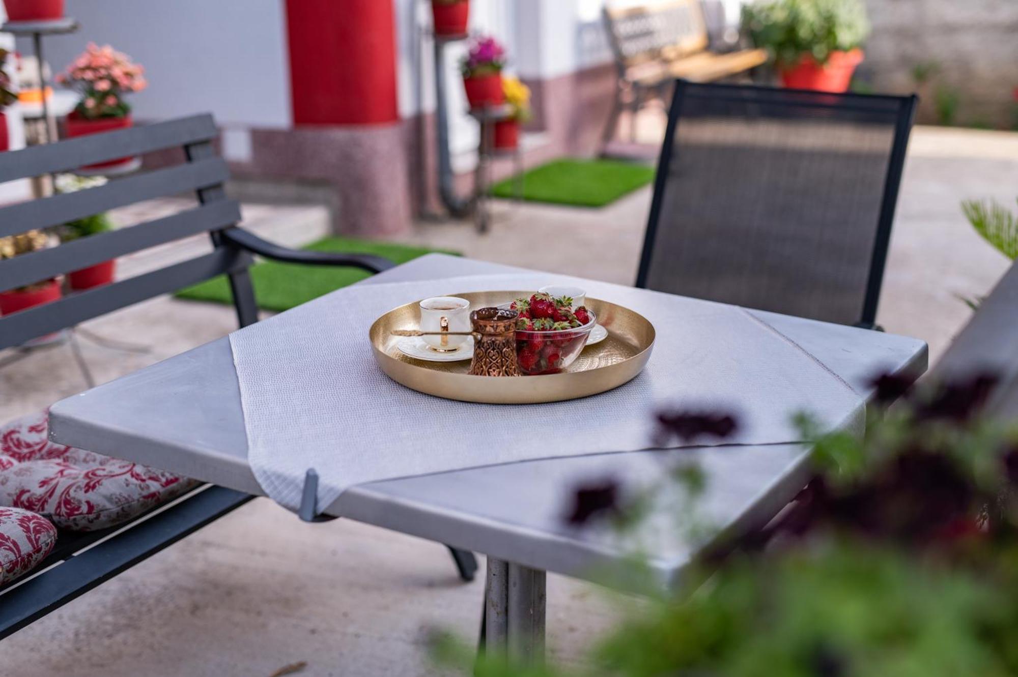 Apartmani Kaan Podgorica Esterno foto